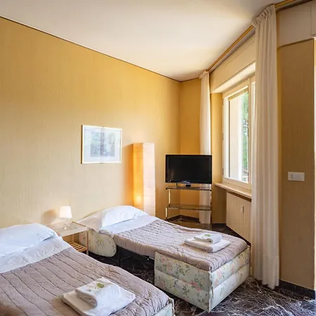 Guesthost - Balcony With Parking 公寓