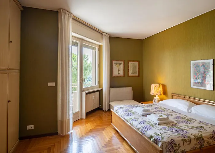 Guesthost - Balcony With Parking Διαμέρισμα