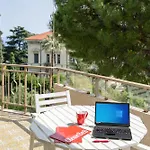 Guesthost - Balcony With Parking * 산레모