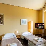 Guesthost - Balcony With Parking Daire *