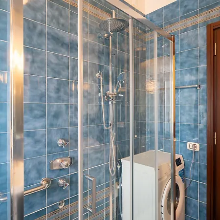 Guesthost - Balcony With Parking *