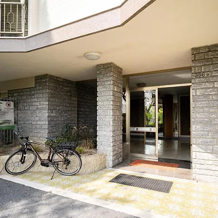 Daire Guesthost - Balcony With Parking