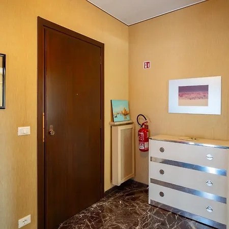 Guesthost - Balcony With Parking *