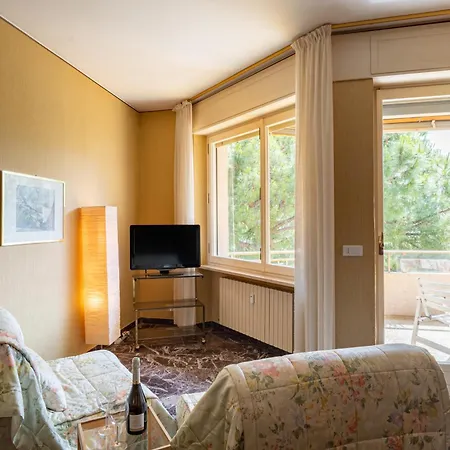 Guesthost - Balcony With Parking San Remo