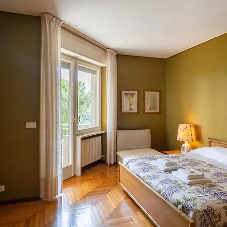 Guesthost - Balcony With Parking Appartement