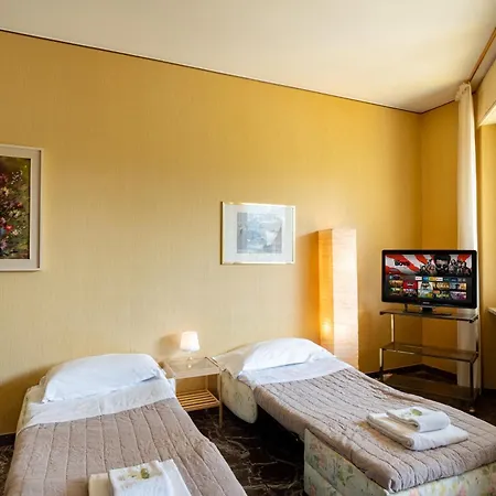 Guesthost - Balcony With Parking Appartement *