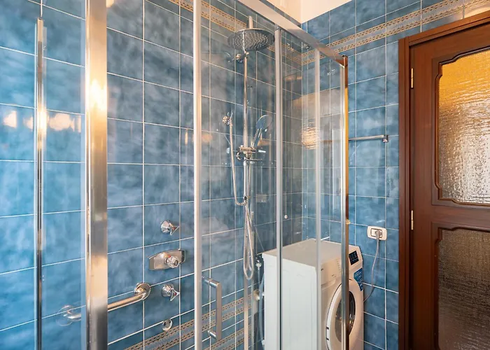 Guesthost - Balcony With Parking *