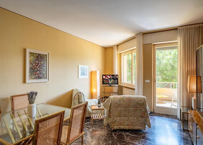 Guesthost - Balcony With Parking Apartment Sanremo