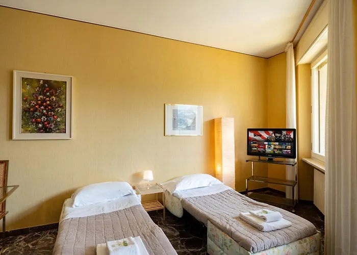 Guesthost - Balcony With Parking Apartment *